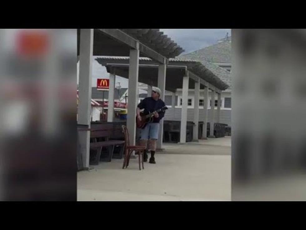 Hampton Beach Street Performer Sings His Donald Trump Song [VIDEO]