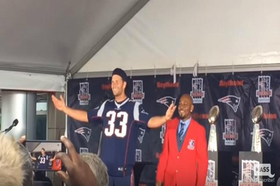 Watch Tom Brady’s Surprise Speech At Kevin Faulk’s Hall Of Fame Induction Ceremony