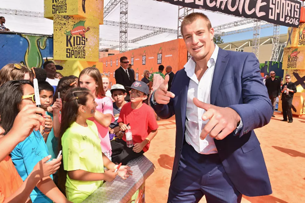 Gronk Wears A Ridiculous Disguise To Go Grocery Shopping