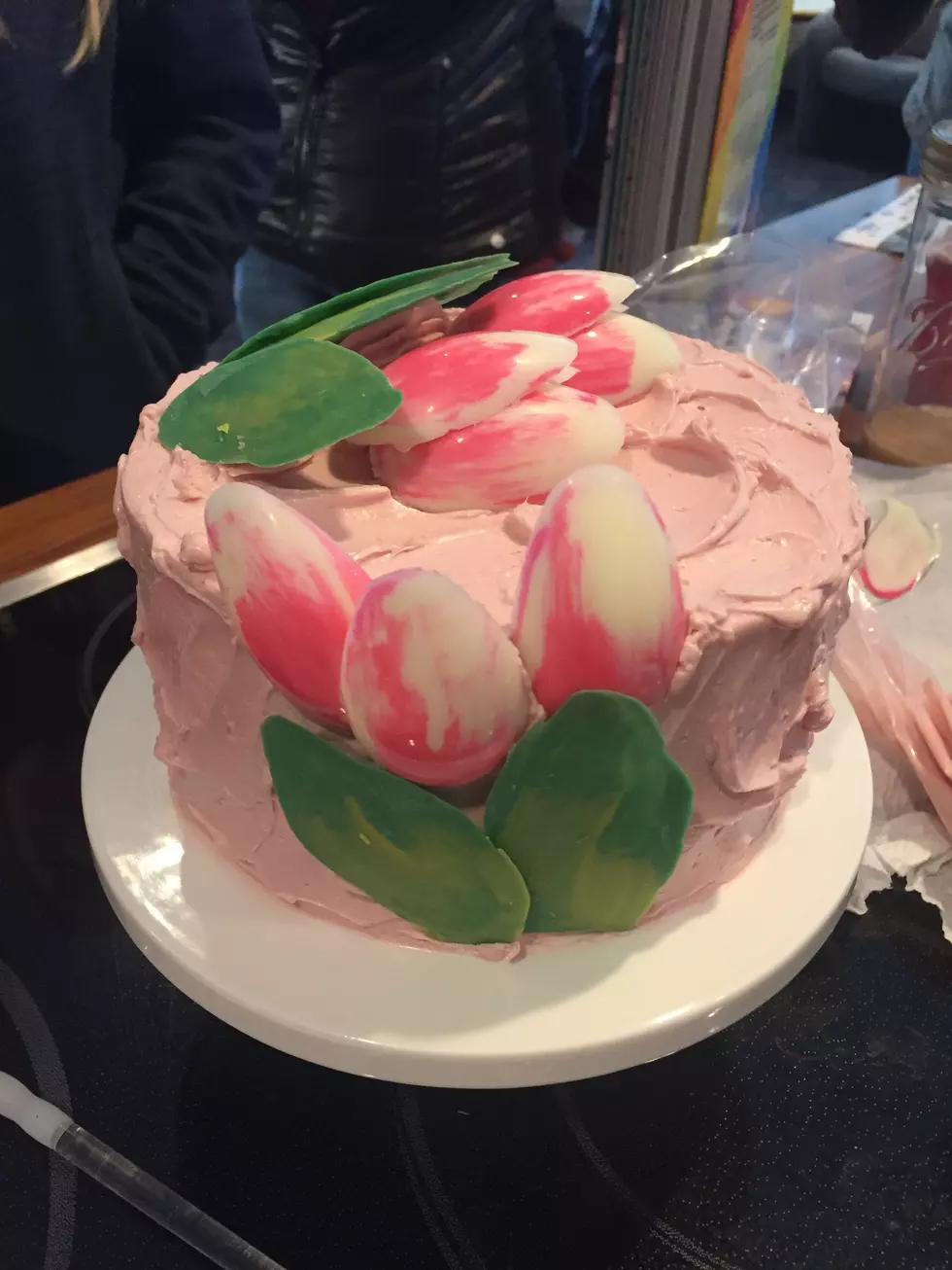 NH Chef Taught Some Very Easy Ways to Decorate A Cake – Even I Could Do It