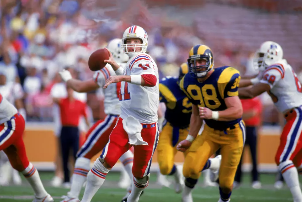 Tony Eason rolls out under pressure