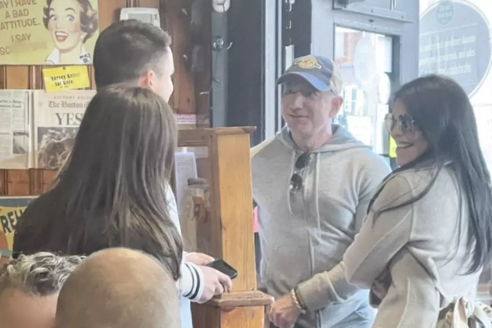 Amazon Founder Jeff Bezos Hit a Burger Joint in the Boston Area