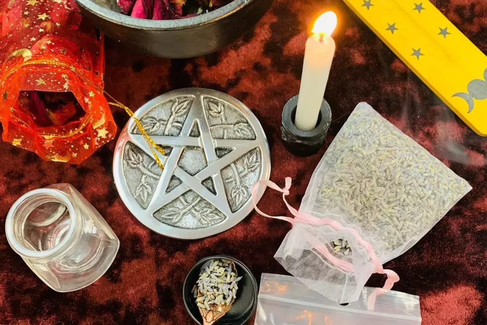 Witches’ Market Coming to New Hampshire With Psychics, Mediums, Herbs, Oils, and More