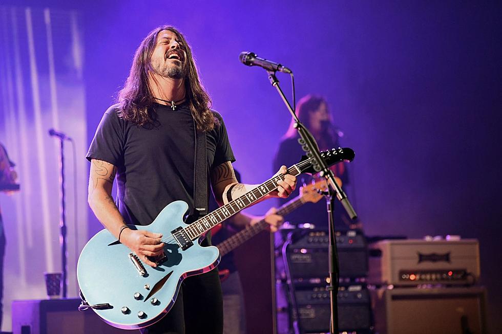 Foo Fighters Dave Grohl Spotted Having Lunch at New Hampshire’s Lake Winnipesaukee