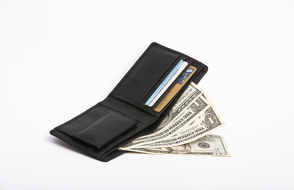 Experts Ask New Englanders to Not Carry These 7 Items in Their Wallet
