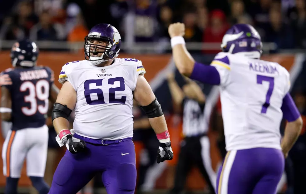 Vikings Put G Nick Easton on IR, Add Kaleb Johnson for Depth