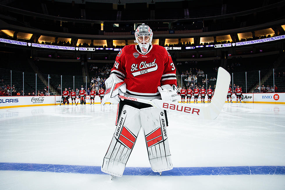 SCSU Goalie Hrenak Signs With NHL&#8217;s Kings