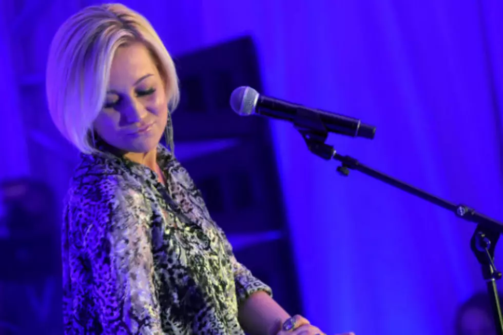 Kellie Pickler Performs in Portsmouth Today