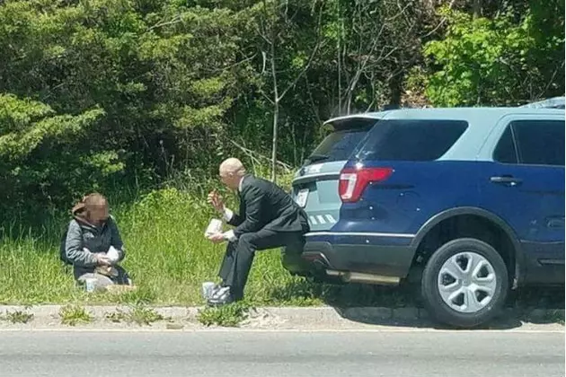 Kind Mass State Trooper Shares Lunch with Panhandling Woman