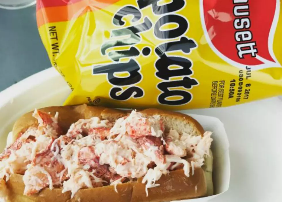 This Portsmouth Seafood Restaurant Won Best Lobster Roll in NH for the 9th Year in a Row