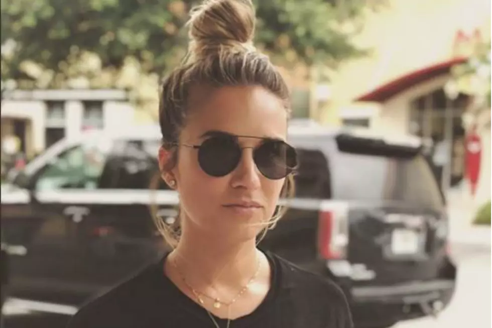 Eric Decker’s Wife Posed With A Glass Of Champagne While Breastfeeding
