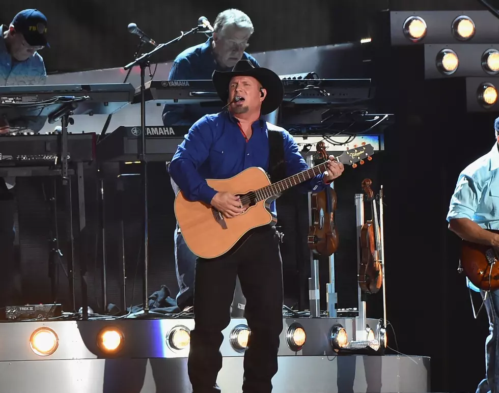 Send Us a Pic of You at a Dive Bar for Chance to See Garth Brooks