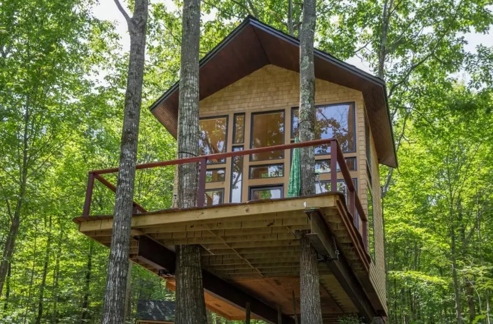 This Treetop Oasis in Newbury, New Hampshire, Brings Glamping to the Next Level