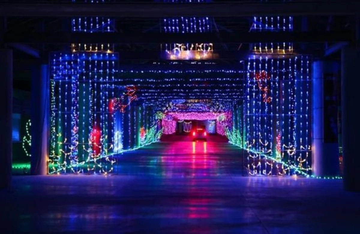 NH's Gift of Lights'Opens for an Epic DriveThrough