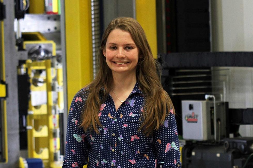 UNH Student Takes Her Science Skills to the Next Level, Earns 2 Fellowships