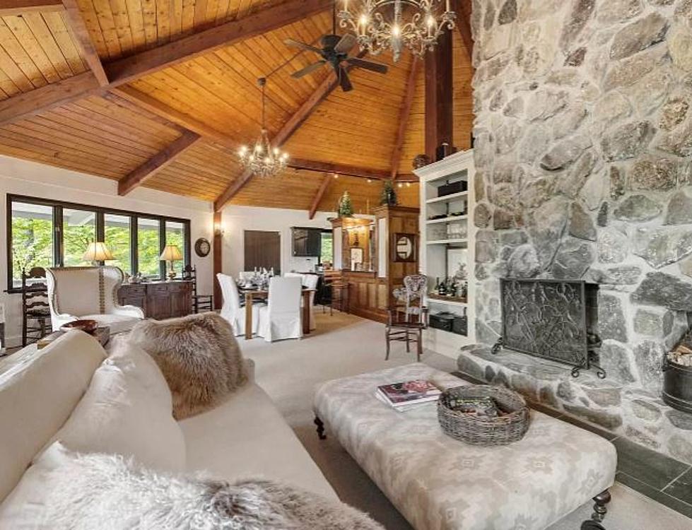 Chic Chalet in Lincoln, New Hampshire, Offers Endless Mountain Views
