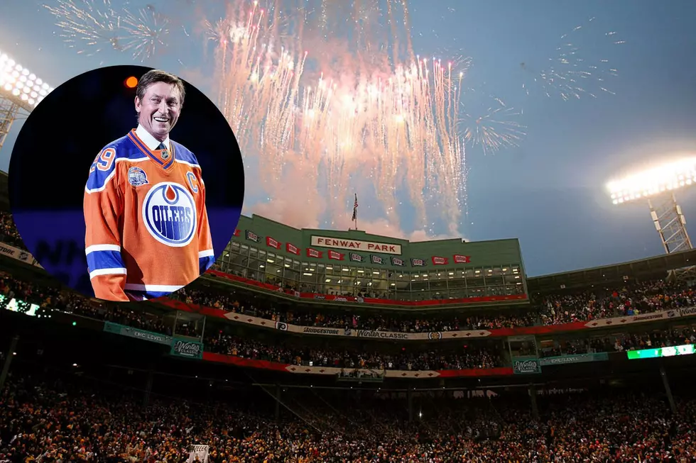 Hockey Magic: Bruins Fan Touches Wayne Gretzky&#8217;s Hand and Bruins Immediately Score [VIDEO]