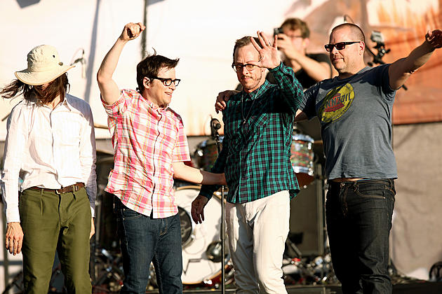 Weezer&#8217;s &#8216;King of the World&#8217; On Fire