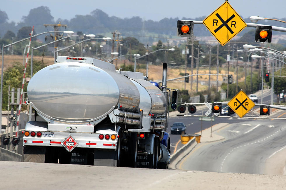 Oil Tanker Explodes on New Jersey Highway, Forces Local Evacuations