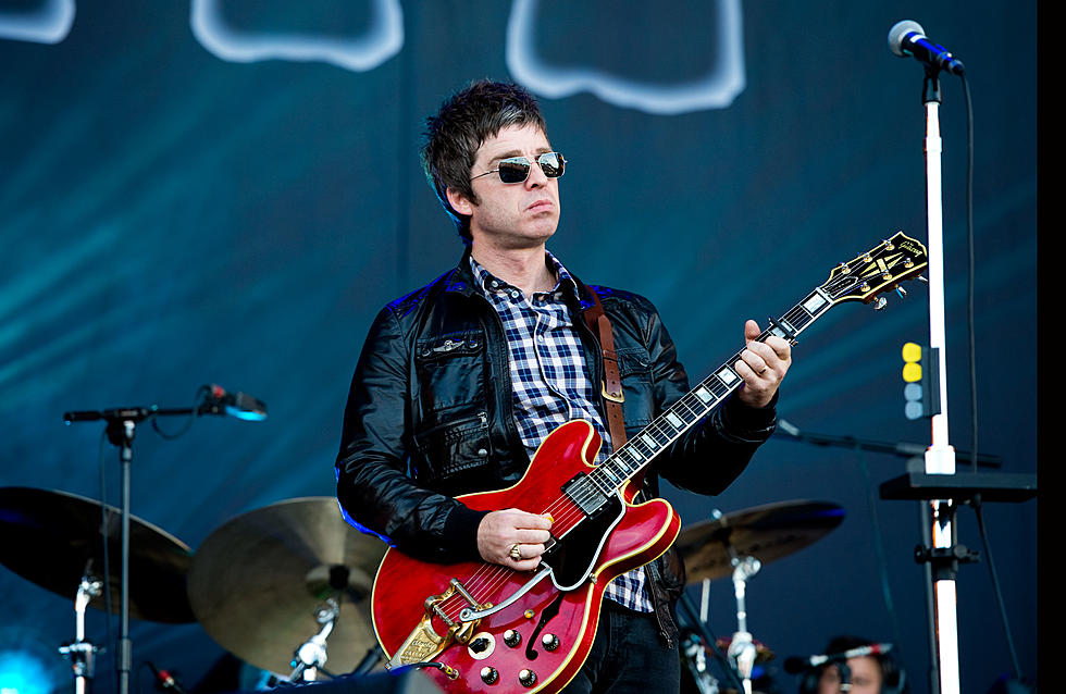 Noel Gallagher Give Backstage Glimpse To Fans