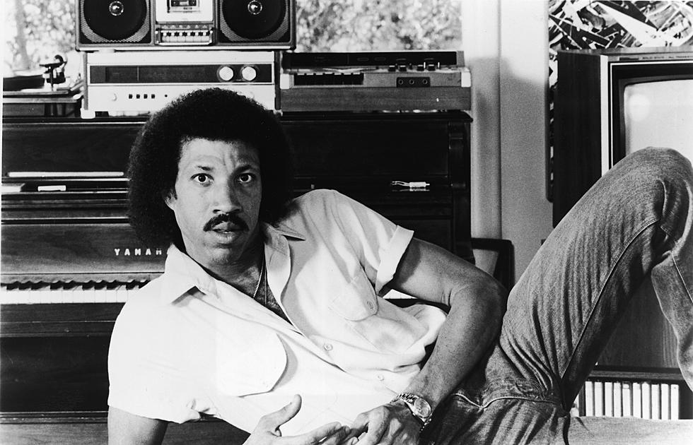 Lionel Richie Music Video Made Magically Creepy By Internet Genius [VIDEO]