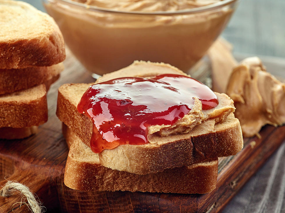 Florida Man Pushes Wife Over Peanut Butter & Jelly Sandwich