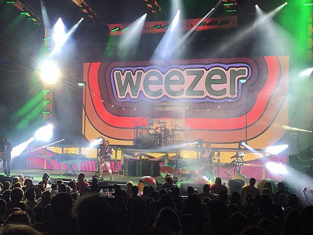Weezer Doesn&#8217;t Disappoint at PNC Bank Arts Center