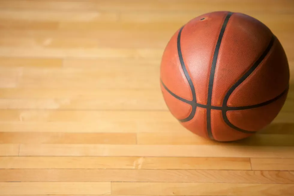 Former Hudson Valley Newsman Drains Amazing Half Court Shot At MSG