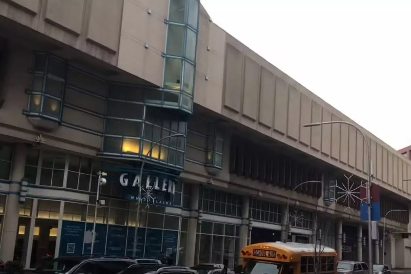 Galleria Mall, Whiteplains NY. Some stores are still packing it up. :  r/deadmalls