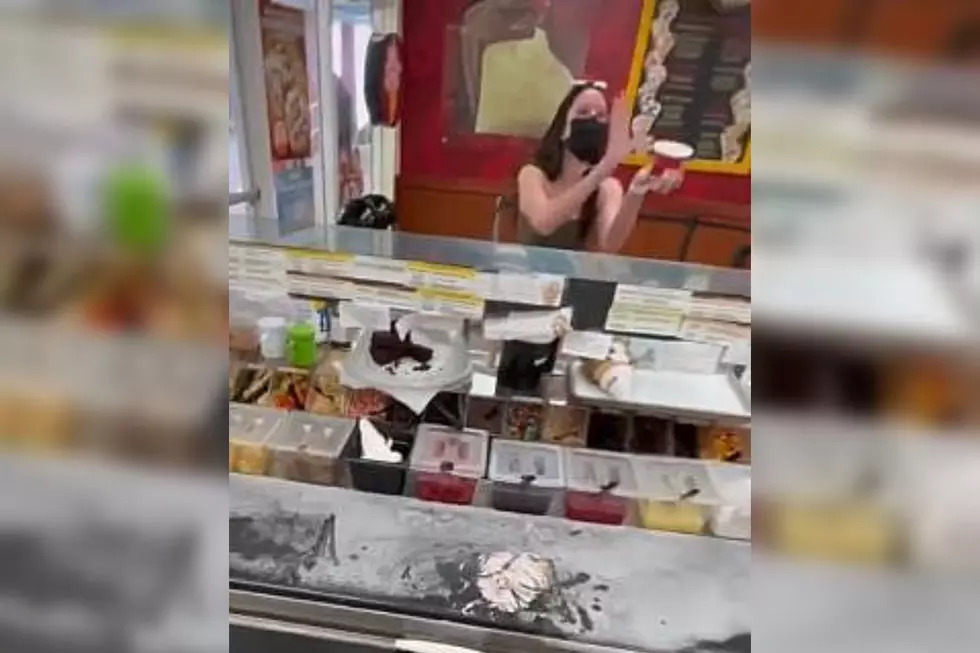 New York Ice Cream Shop Throws Ice Cream at Customers
