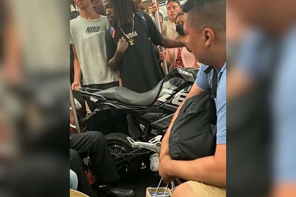 Man Casually Brings Motorcycle on Subway & Blocks Passengers