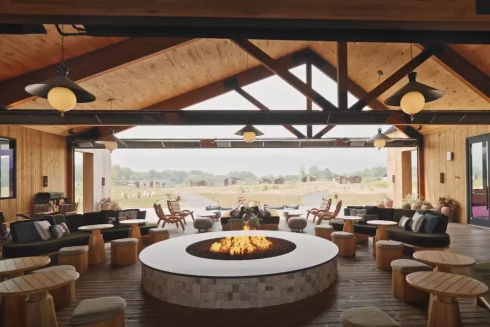 The setting of Wildflower Farms (and the individual cabins in the background) could be perfect for a Hudson Valley edition of The White Lotus (Auberge Resorts Collection via YouTube)