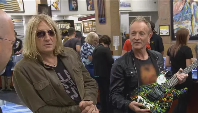 Def Leppard Featured on History&#8217;s &#8216;Pawn Stars&#8217; [WATCH]