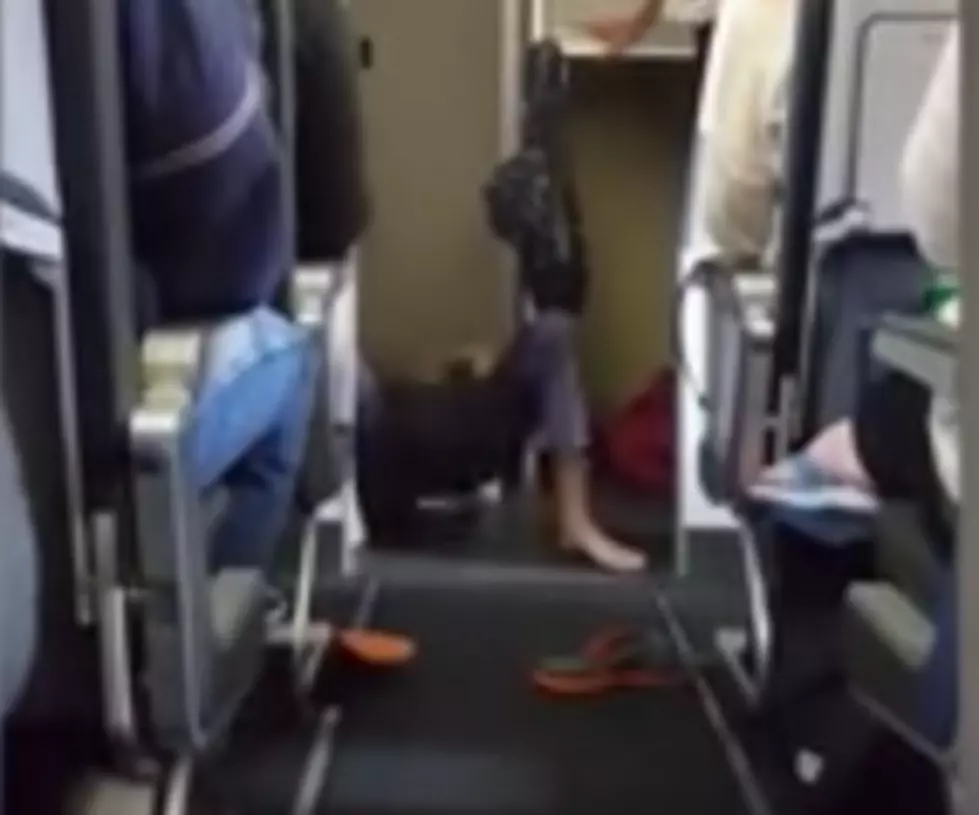 Airline Passenger Has Meltdown, Strips Naked on Frontier Flight