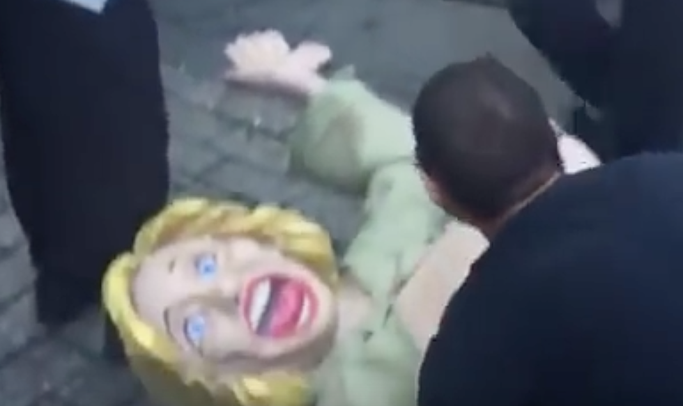 Tempers Flare as Naked Hillary Clinton Statue Appears in Manhattan [NSFW]
