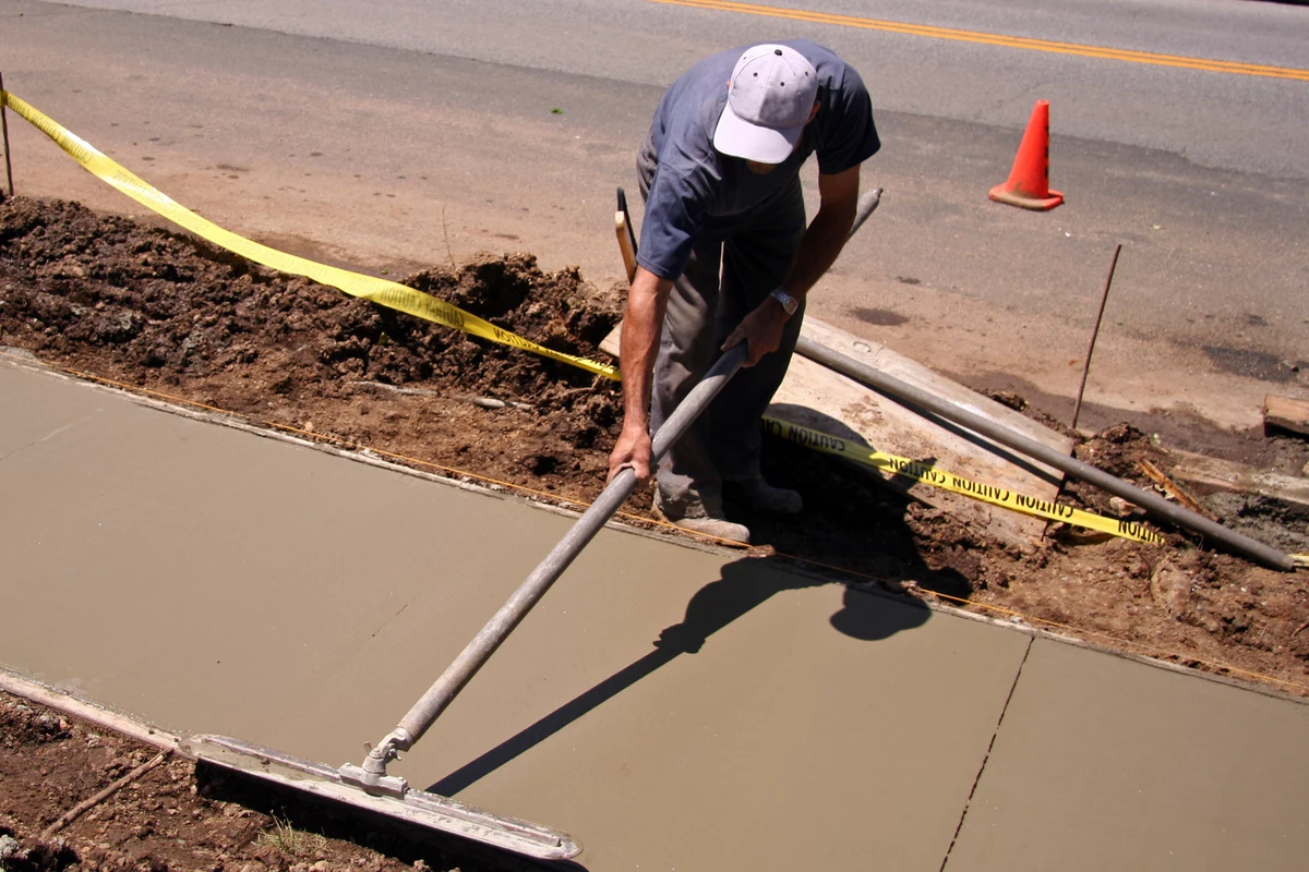 Как отремонтировать бетонную дорожку