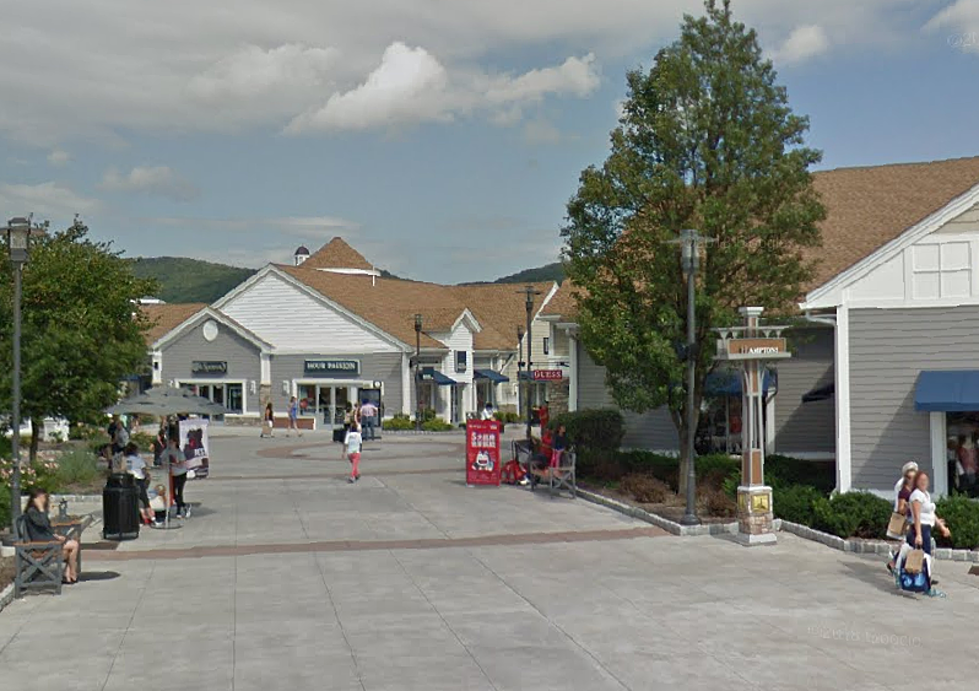 Luxury Department Store Outlet Leaving Woodbury Common