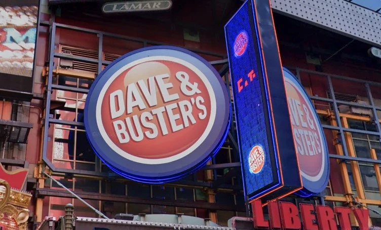 Dave & Buster's edges higher after beating the Street