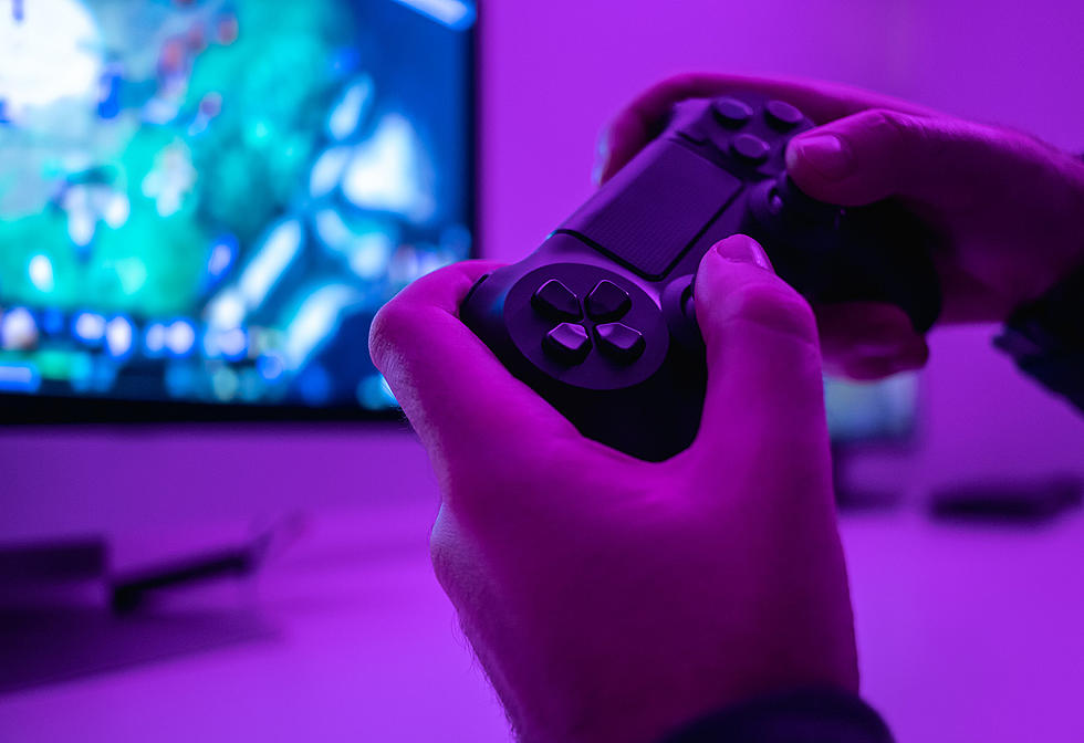 Competitive Video Gamer From New York Retires After Hurting His Thumb