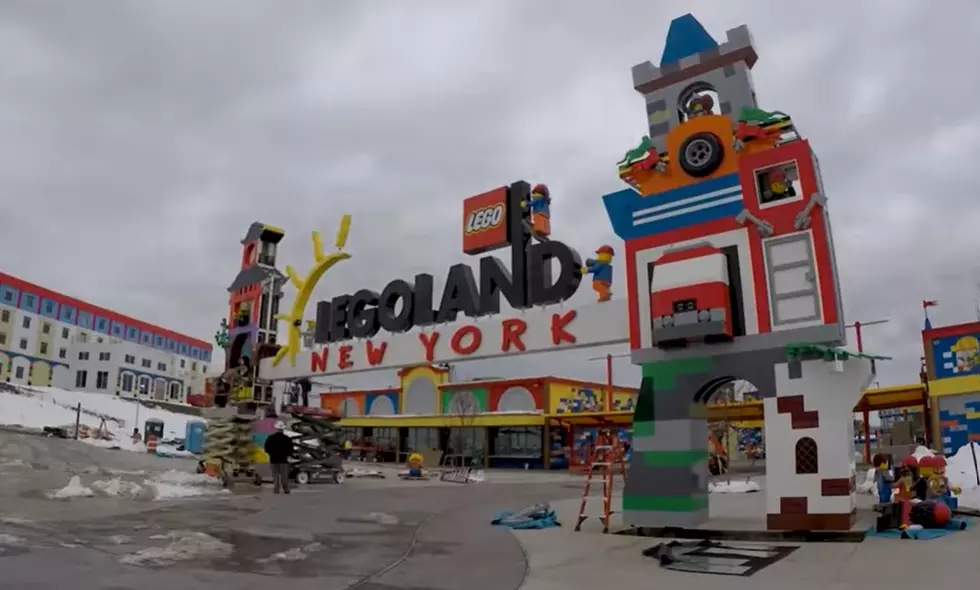 Time Lapse Video Shows Mammoth LEGOLAND NY Sign Being Erected
