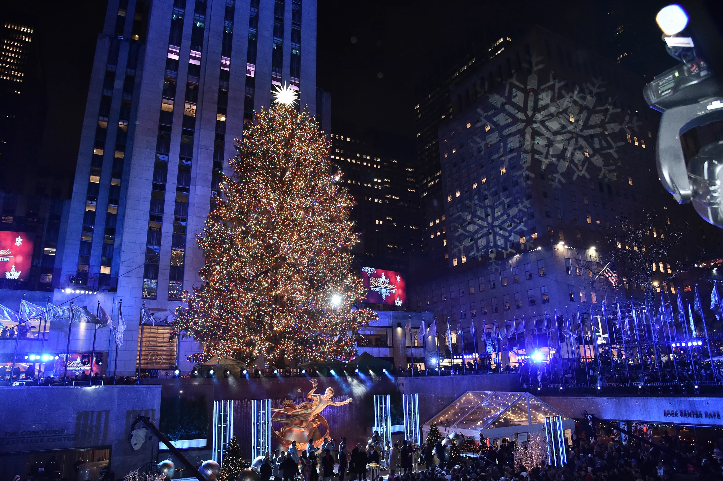 Rockefeller Christmas tree 2021 illuminated