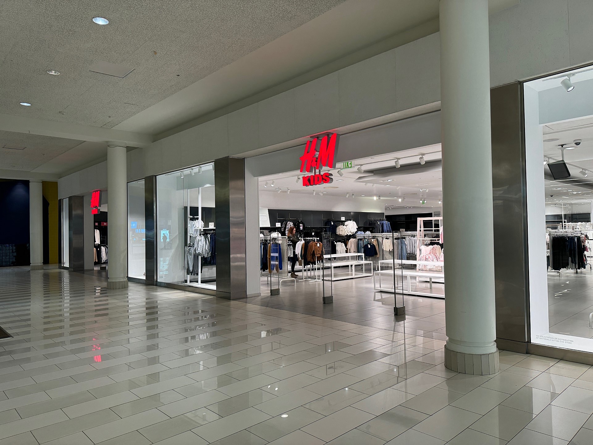 H&m clearance galleria hours