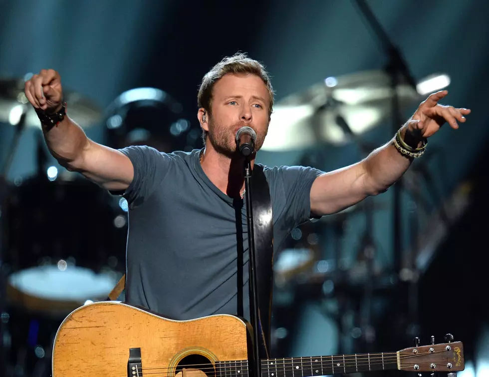 Dierks Bentley Makes Flying a Little More Enjoyable(VIDEO)