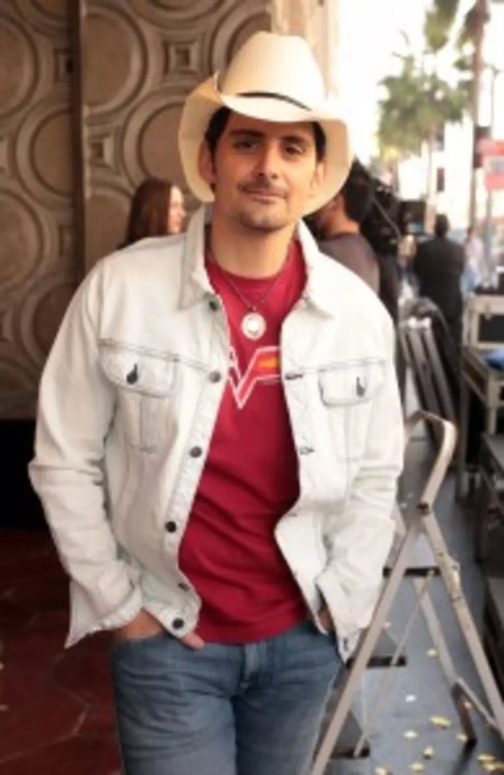 Which Type of Moonshine Does Brad Paisley Prefer? [VIDEO]