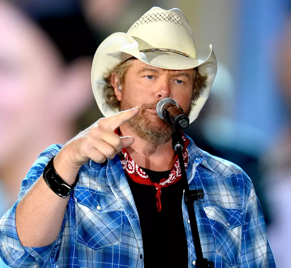 Toby Keith Drunk On Stage? (VIDEO)