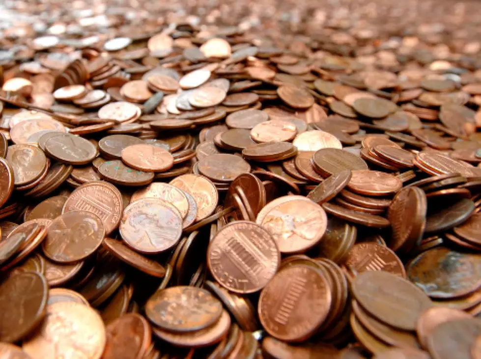 Texas Man Deposits 500 Pounds of Pennies (VIDEO)