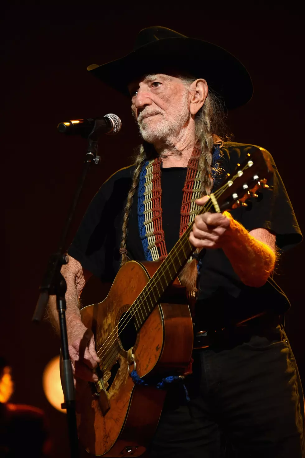 Willie Nelson Inducted Into Austin City Limits Hall Of Fame (VIDEO)