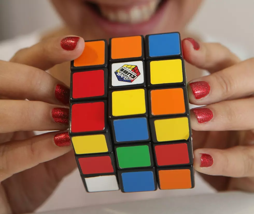 Guy Breaks a World Record by Solving a Rubik&#8217;s Cube in 5.25 Seconds (VIDEO)