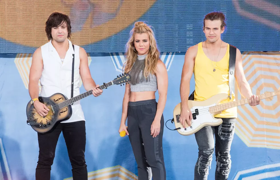 Taylor Swift Joins The Band Perry