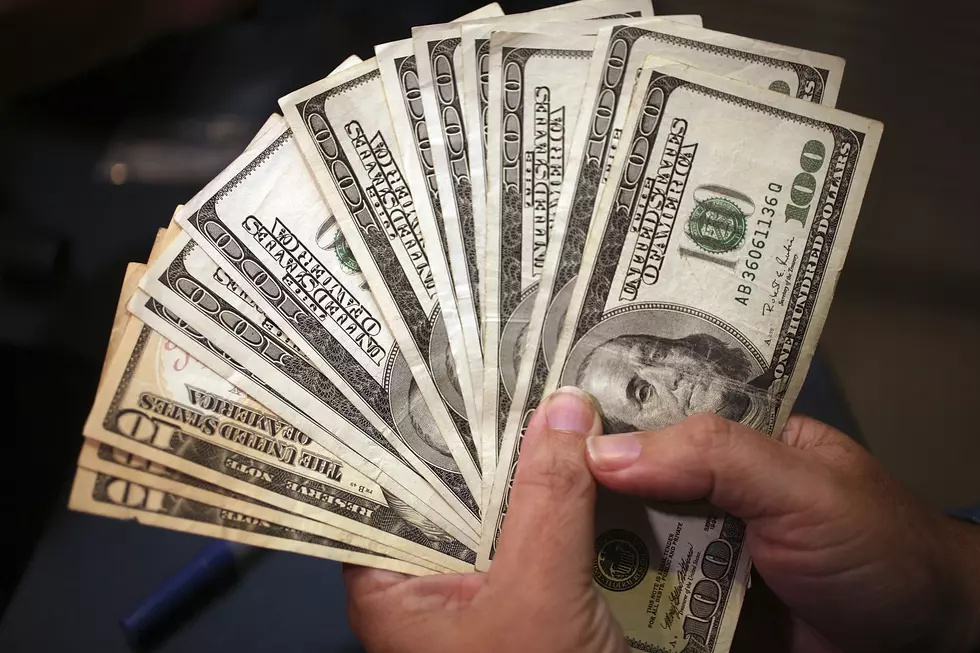 Local Man Returns $2,475 to Bank After Mistake (VIDEO)